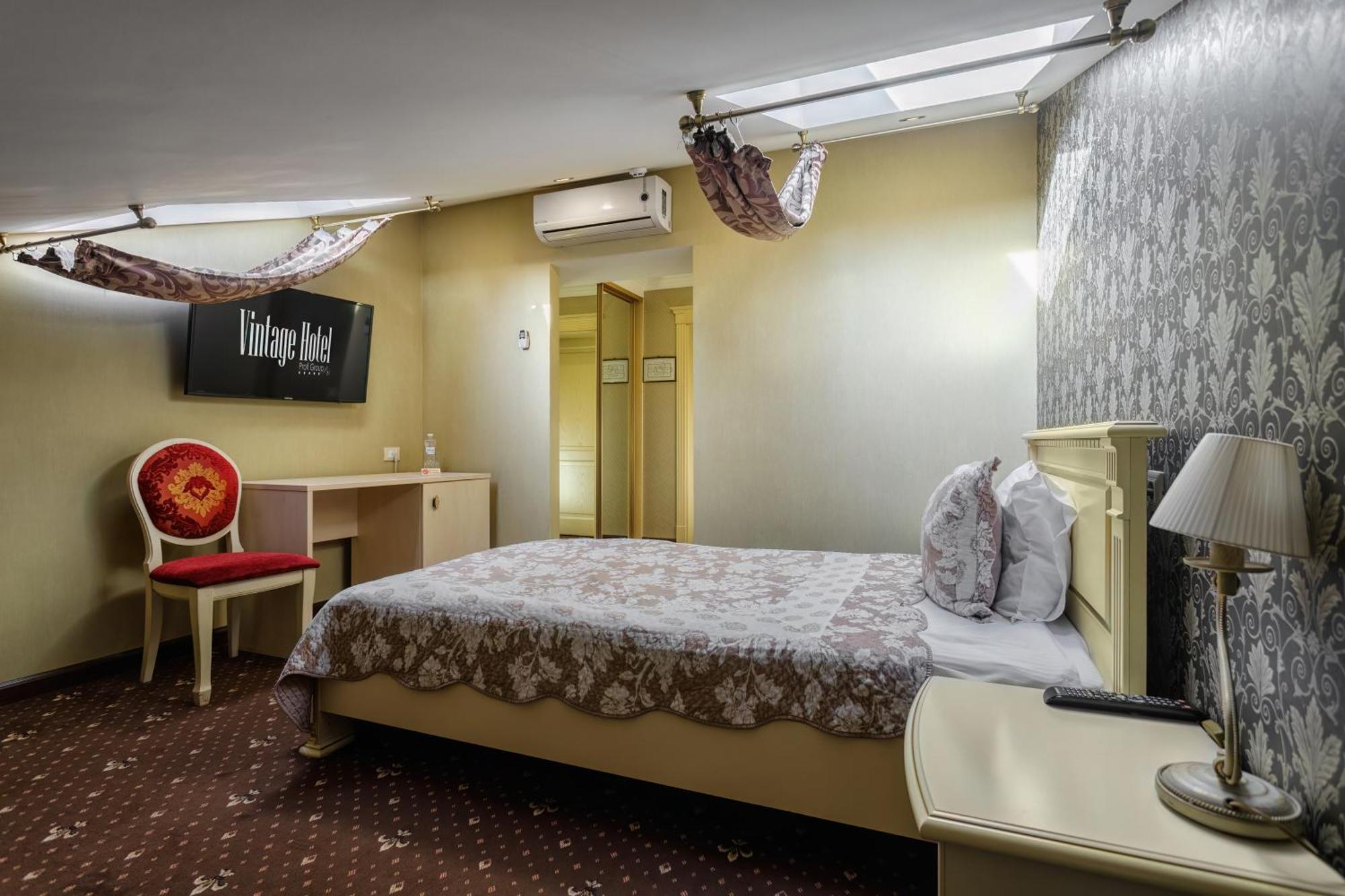 Vintage Art Hotel Odesa Exterior photo